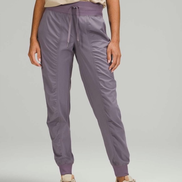 Lululemon Dance Joggers in Light Lavender Mauve Color Size 6 - Picture 1 of 4